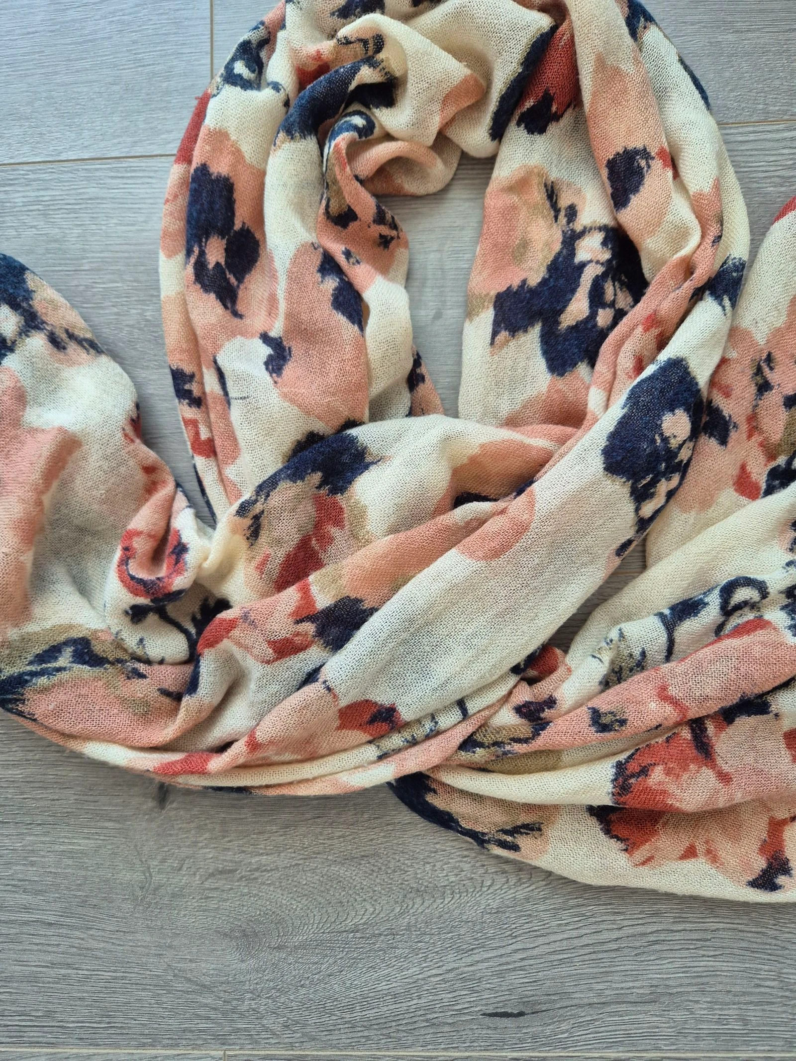 Zachte Bloemen Sjaal / Omslagdoek met Kwastjes (Perzik, Blauw, Beige) – photo 5